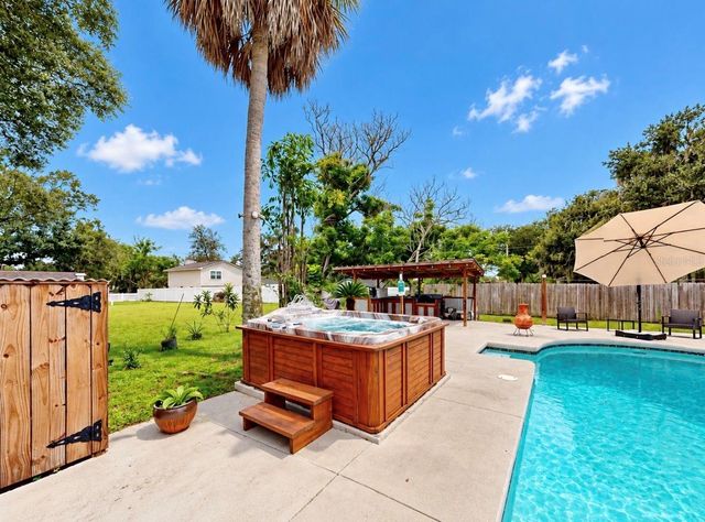 11004 RIVERVIEW DRIVE, Riverview, FL 33578