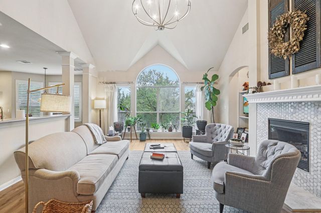 7124 Via Dono DR, Austin, TX 78749