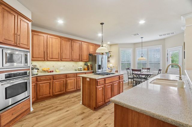 7124 Via Dono DR, Austin, TX 78749