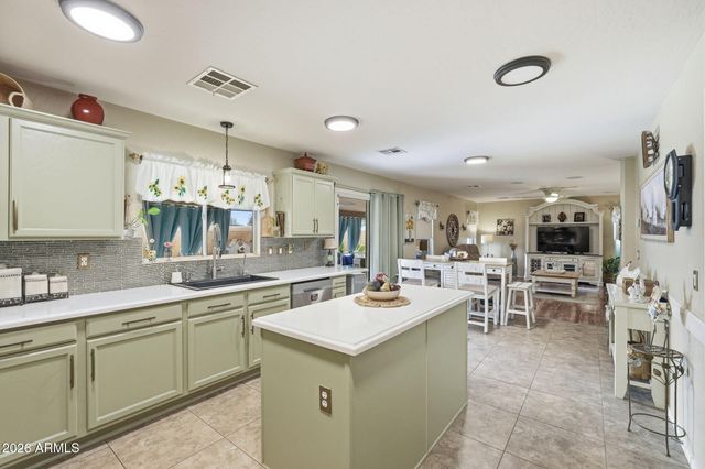 28650 N OBSIDIAN Drive, San Tan Valley, AZ 85143