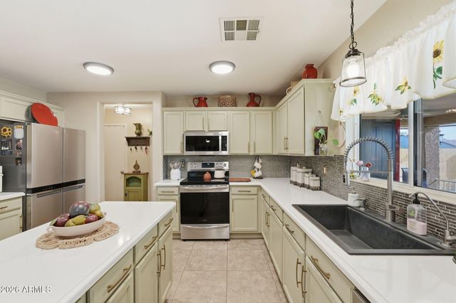 28650 N OBSIDIAN Drive, San Tan Valley, AZ 85143