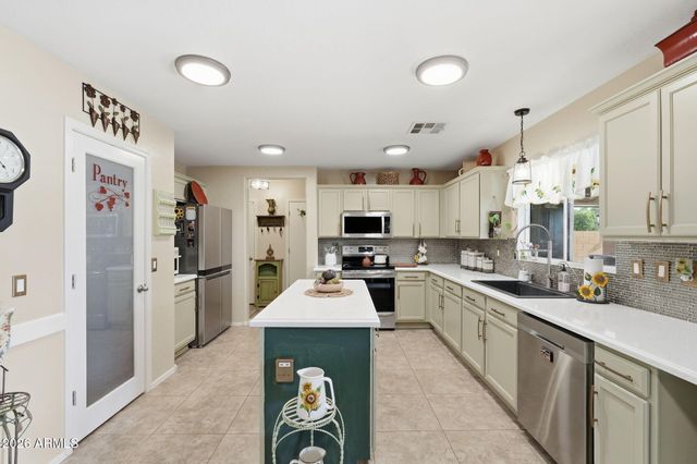 28650 N OBSIDIAN Drive, San Tan Valley, AZ 85143