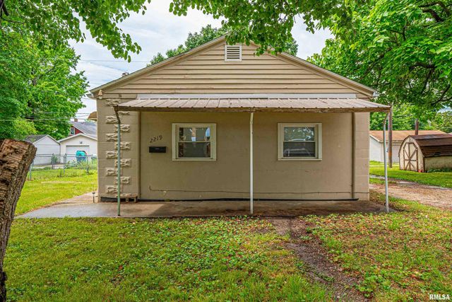 2219 S 6TH Street, Springfield, IL 62702