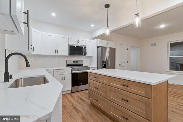 10 N HILLTOP AVE, Somerdale, NJ 08083