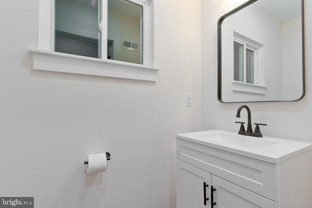 10 N HILLTOP AVE, Somerdale, NJ 08083