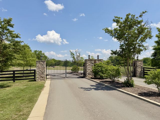 1501 St Charles Drive, Arrington, TN 37014
