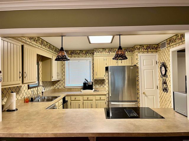 200 Pretti Pt Apt F2, Hot Springs, AR 71913