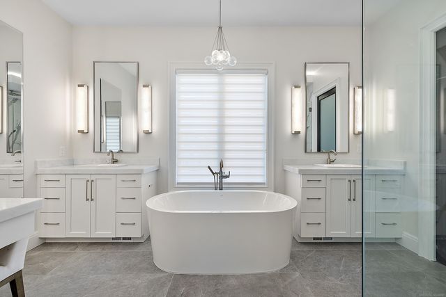 2612 Invitational Drive, Oakland Twp, MI 48363