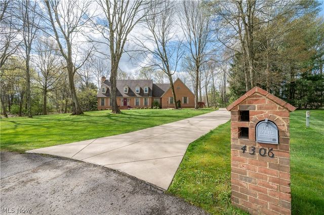 4306 Janell Court, Canfield, OH 44406