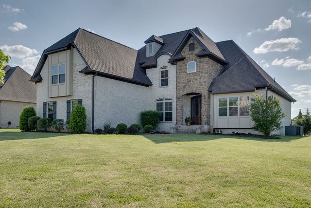 902 Larkspur Ln, Lebanon, TN 37087