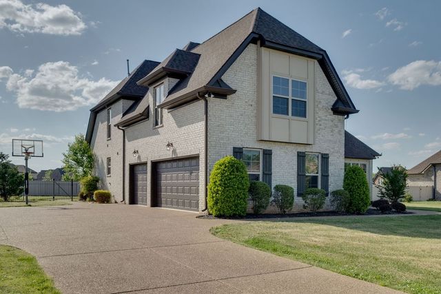 902 Larkspur Ln, Lebanon, TN 37087