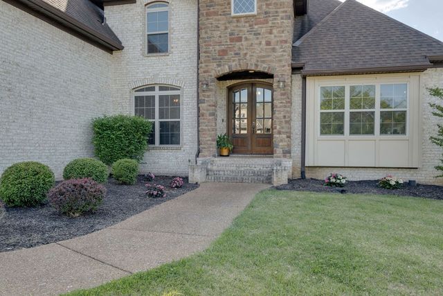 902 Larkspur Ln, Lebanon, TN 37087