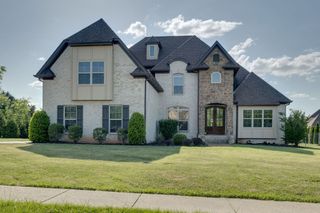 902 Larkspur Ln, Lebanon, TN 37087