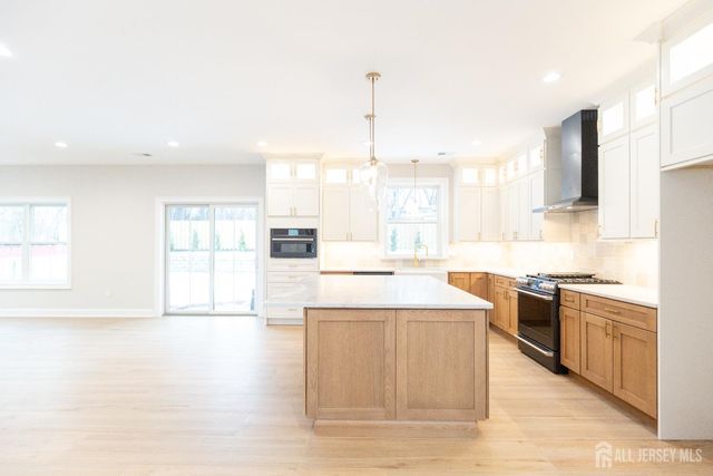 7 Altamont Road, Edison, NJ 08817