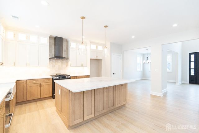 7 Altamont Road, Edison, NJ 08817