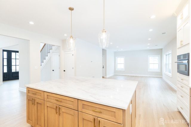 7 Altamont Road, Edison, NJ 08817