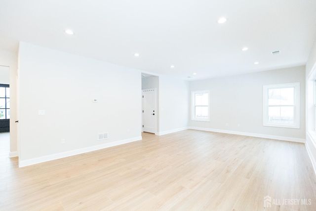 7 Altamont Road, Edison, NJ 08817