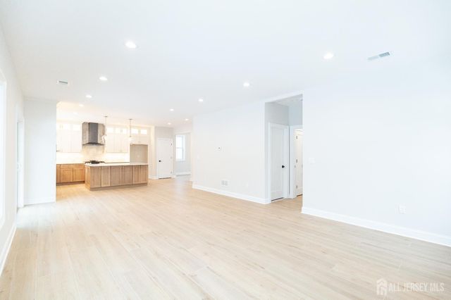 7 Altamont Road, Edison, NJ 08817