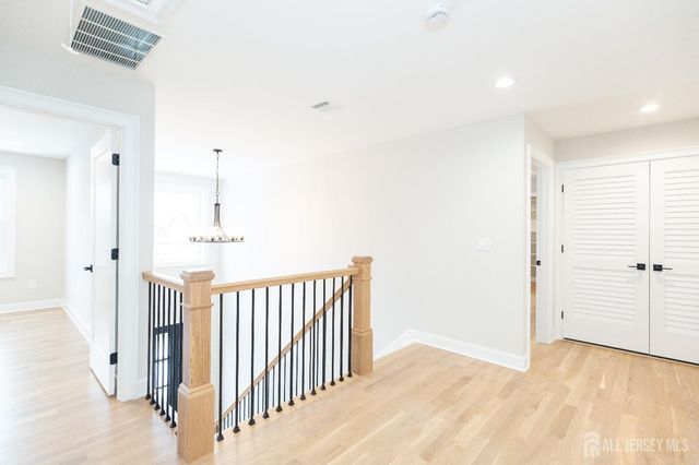 7 Altamont Road, Edison, NJ 08817