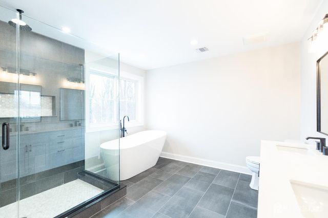 7 Altamont Road, Edison, NJ 08817