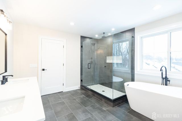 7 Altamont Road, Edison, NJ 08817