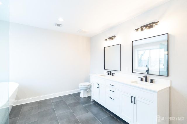 7 Altamont Road, Edison, NJ 08817