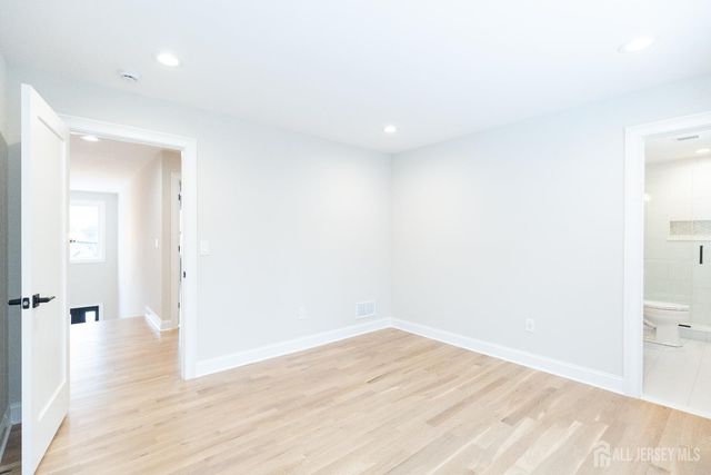 7 Altamont Road, Edison, NJ 08817