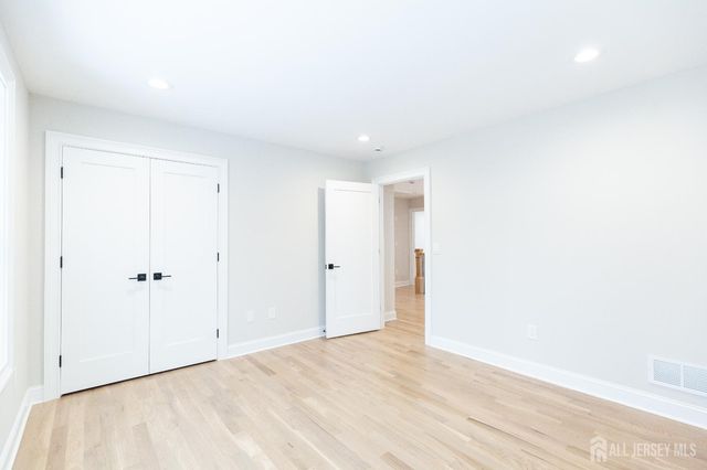 7 Altamont Road, Edison, NJ 08817