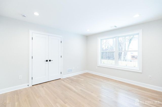 7 Altamont Road, Edison, NJ 08817