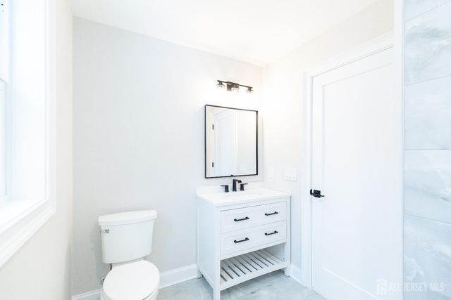 7 Altamont Road, Edison, NJ 08817