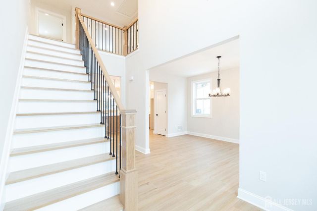 7 Altamont Road, Edison, NJ 08817