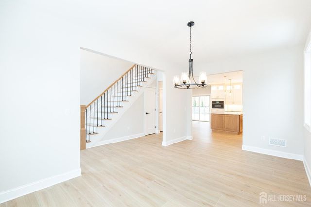 7 Altamont Road, Edison, NJ 08817