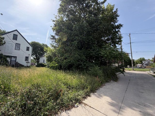 2727 N 24th PLACE, Milwaukee, WI 53206