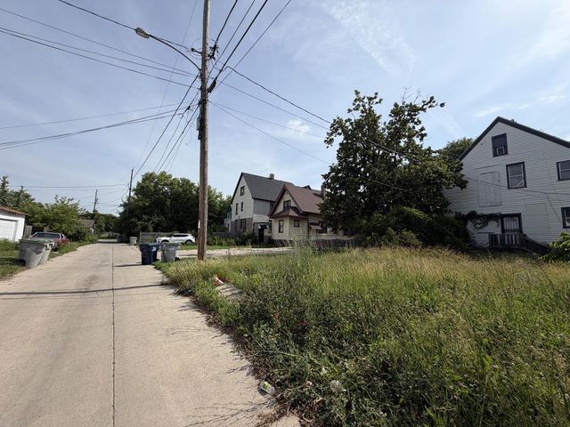 2727 N 24th PLACE, Milwaukee, WI 53206