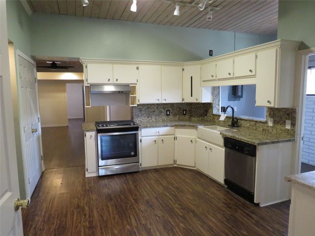 1505 Oak Ridge Drive, Dickinson, TX 77539