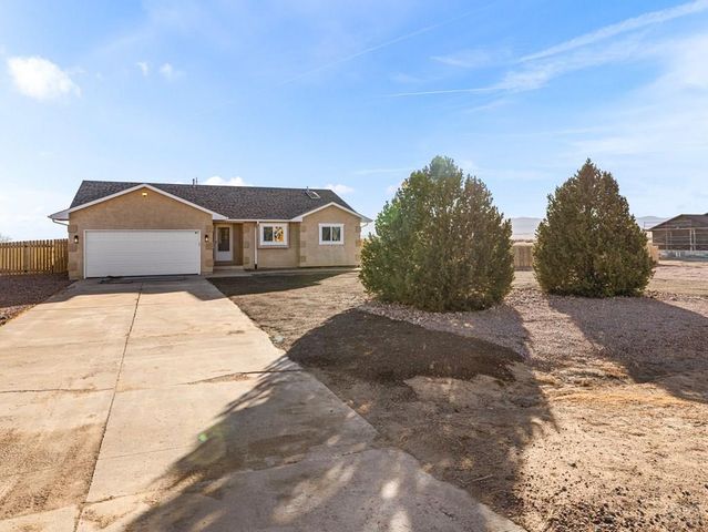 768 W McCulloch Blvd, Pueblo West, CO 81007