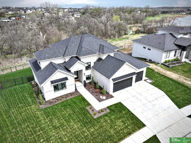 21016 C Street, Omaha, NE 68022