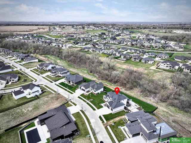 21016 C Street, Omaha, NE 68022