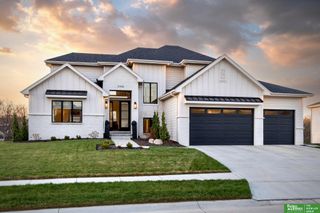 21016 C Street, Omaha, NE 68022