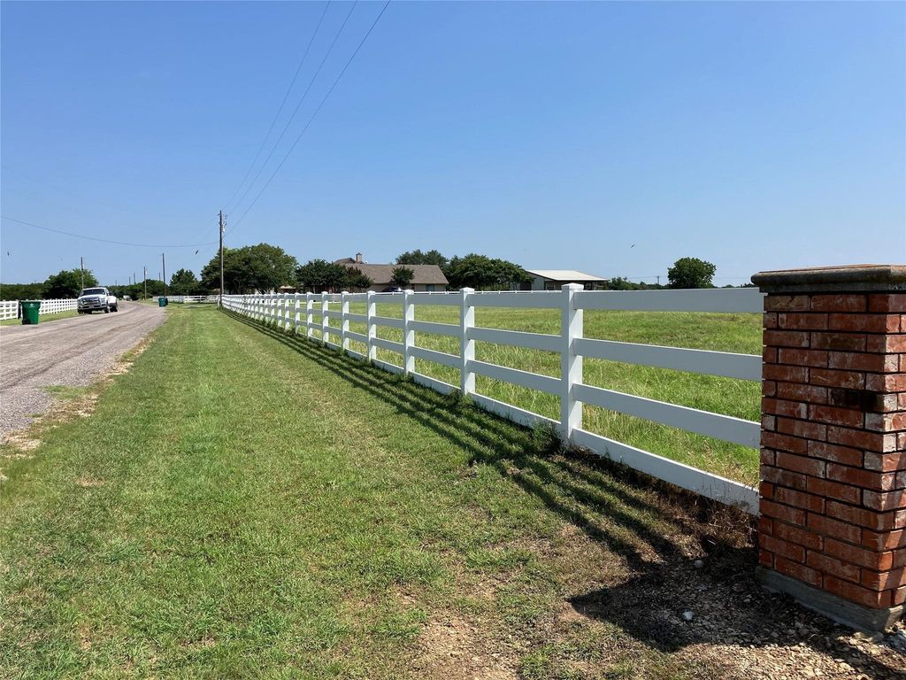 1725 Highland Drive, Whitney, TX 76692