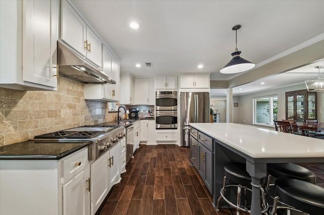 1711 Walnut Lane, Kingwood, TX 77339