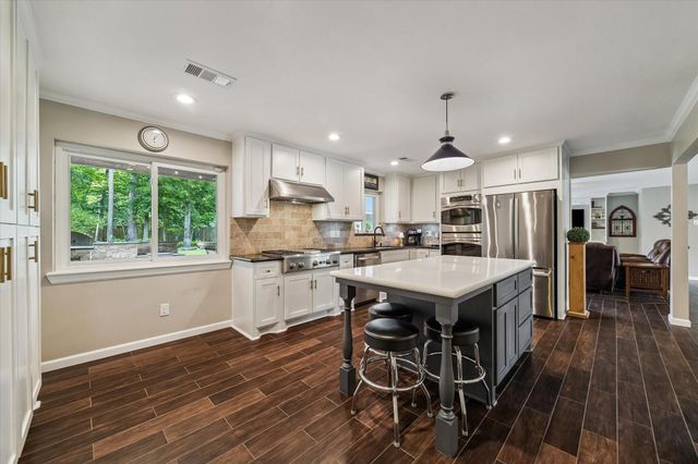 1711 Walnut Lane, Kingwood, TX 77339
