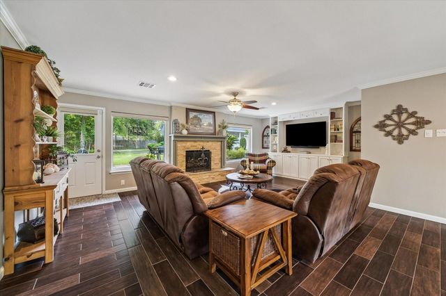 1711 Walnut Lane, Kingwood, TX 77339
