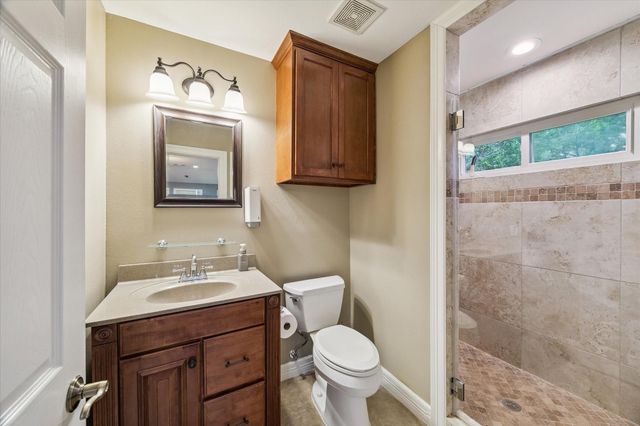 1711 Walnut Lane, Kingwood, TX 77339