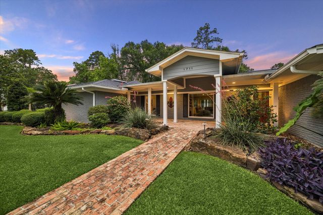 1711 Walnut Lane, Kingwood, TX 77339