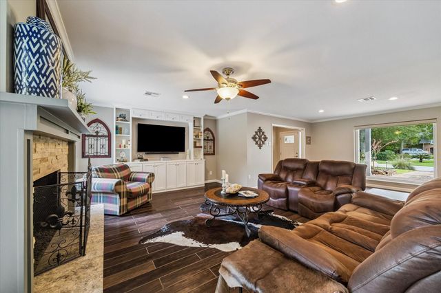 1711 Walnut Lane, Kingwood, TX 77339