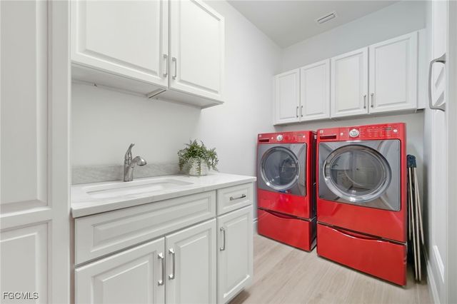 11781 Lady Anne CIR, Cape Coral, FL 33991