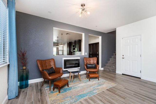 2064 Somers St, Roseville, CA 95747