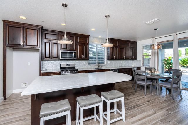 2064 Somers St, Roseville, CA 95747