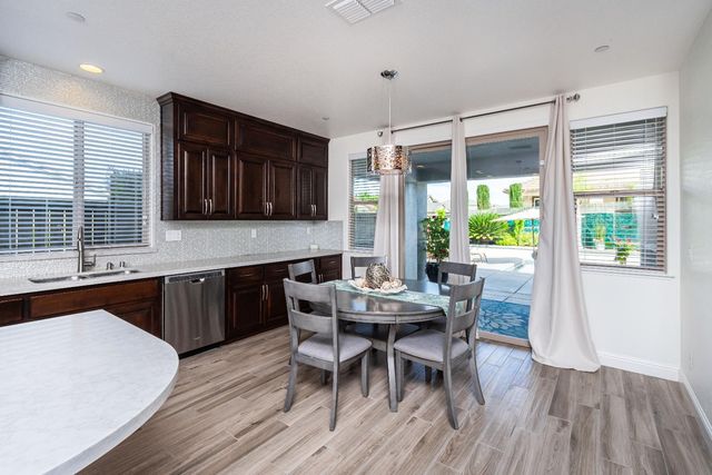 2064 Somers St, Roseville, CA 95747